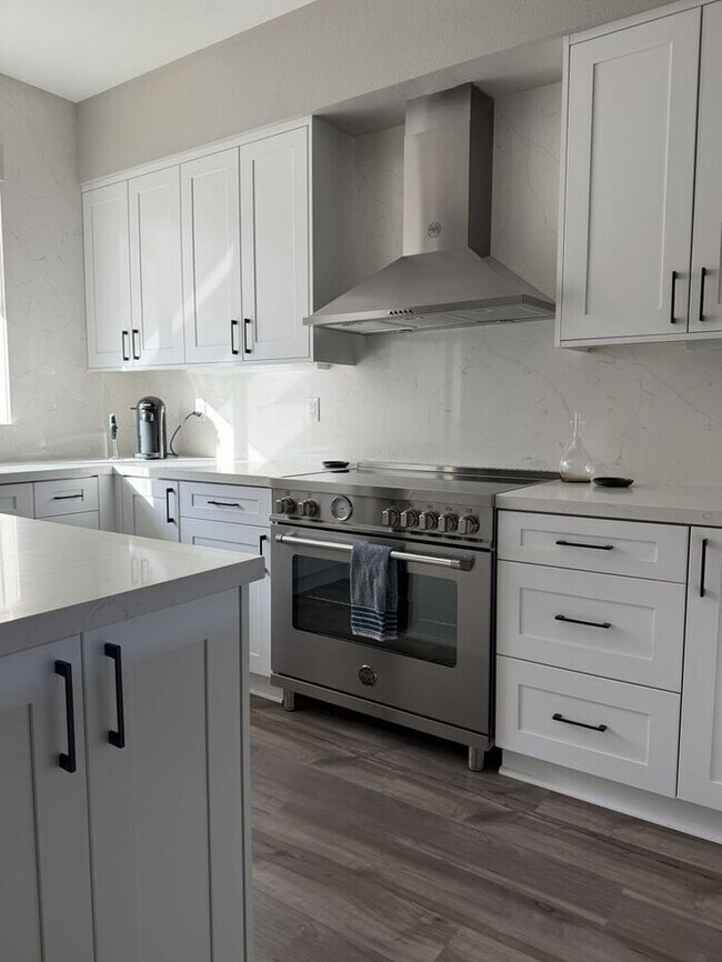 Building Photo - Luxury Living in Fountaingrove Wine Country/ Excellent location with rare views