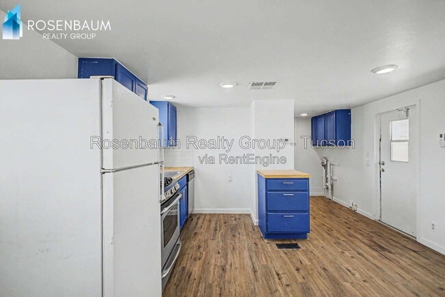 Building Photo - 6525 N Brushtail Ln