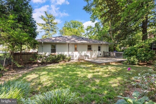 Building Photo - 710 N Buchanan St