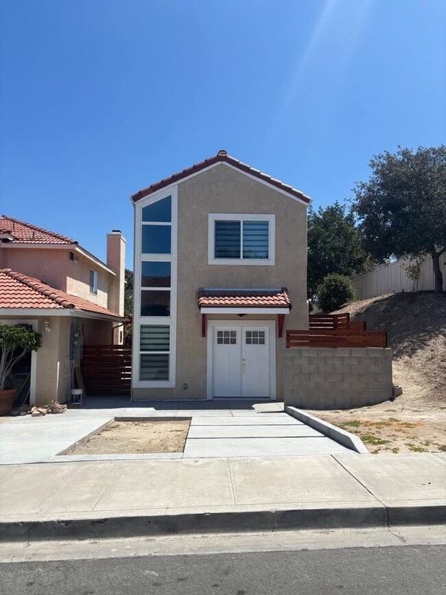 Building Photo - 1 bedroom 1.5 baths Home For Rent in Chula...