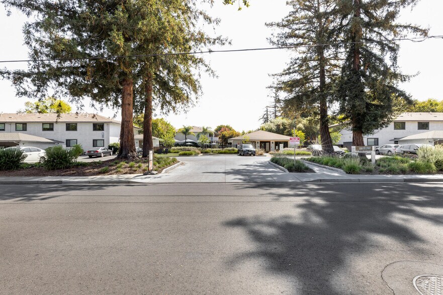 Building Photo - 20200 Lucille Ave