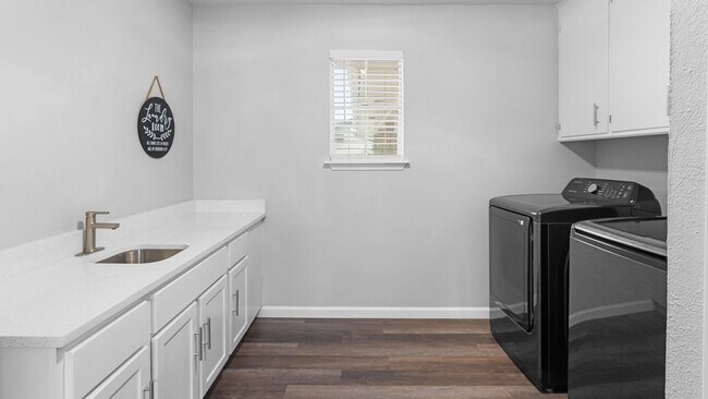 Building Photo - 6314 Senators Dr