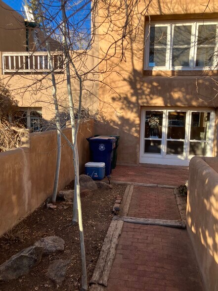 Building Photo - 3228 1/2 La Avenida de San Marcos