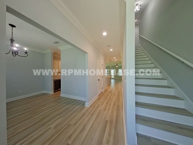 Building Photo - Elegant, 4 Bed, 3.5 bath Nearly New & Move-In Ready in Shalimar