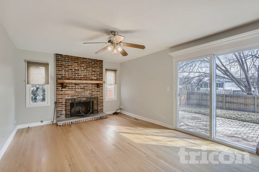 Building Photo - 2453 Crescent Ln S