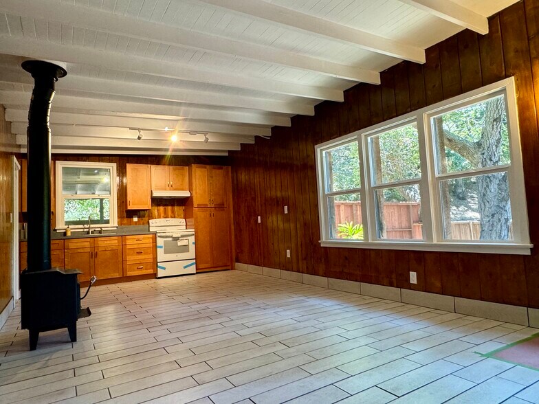 Building Photo - 1619 Oak Dr