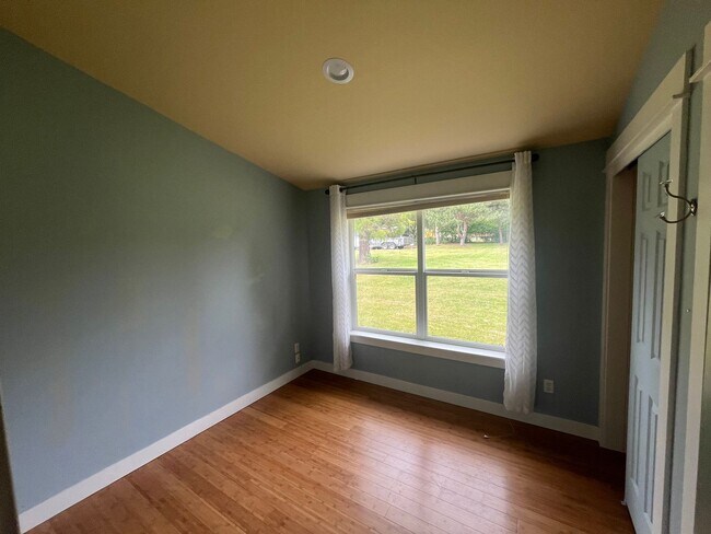 Building Photo - Beautiful 3 Bed 2 Bath on Guemes Island