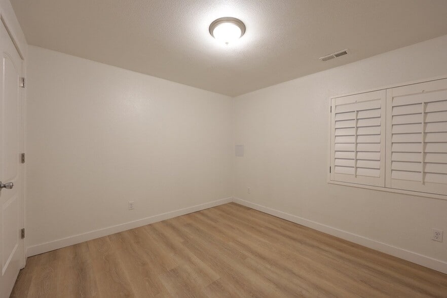Building Photo - 534 Firestone Dr