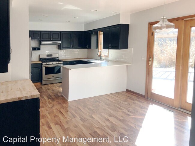 Building Photo - 4 br, 2.5 bath House - 8523 Castle Creek Dr