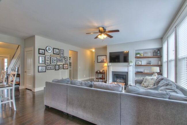 Building Photo - 1113 Camden Cir