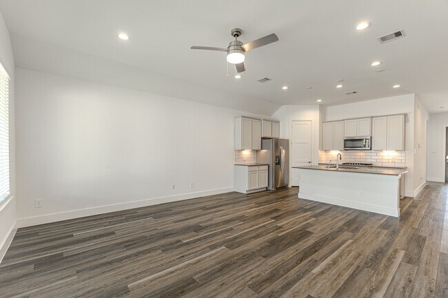 Building Photo - 15228 Tattle Crk Ln