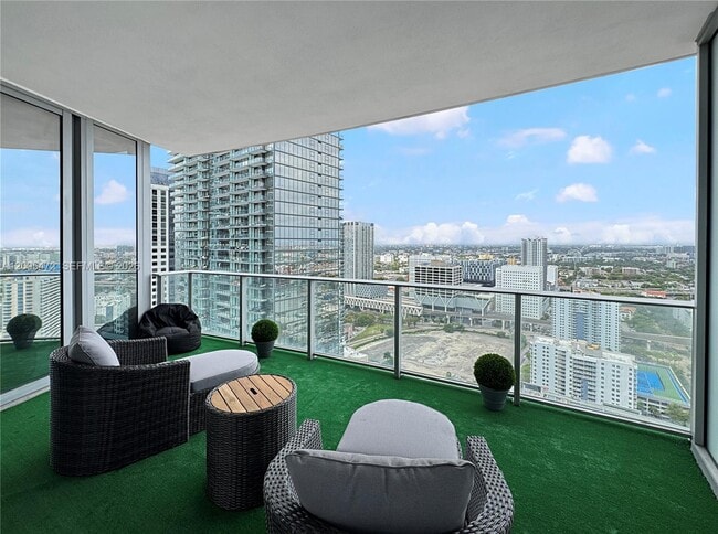 Building Photo - 851 NE 1st Ave