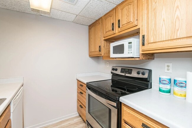 Building Photo - Condo for Rent