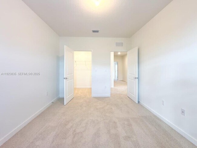 Building Photo - 196 NE 13th Ave