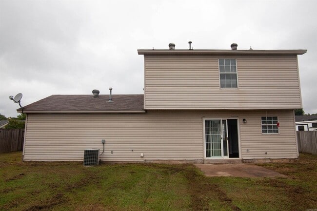 Building Photo - 2209 Lakeshore Dr