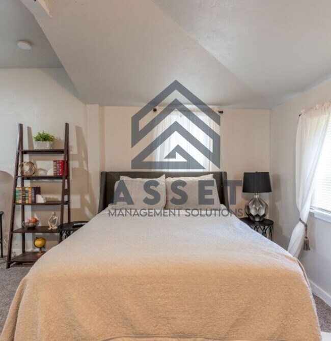 Building Photo - 2-Bed Furnished or Unfurnished The Choice Is Yours!