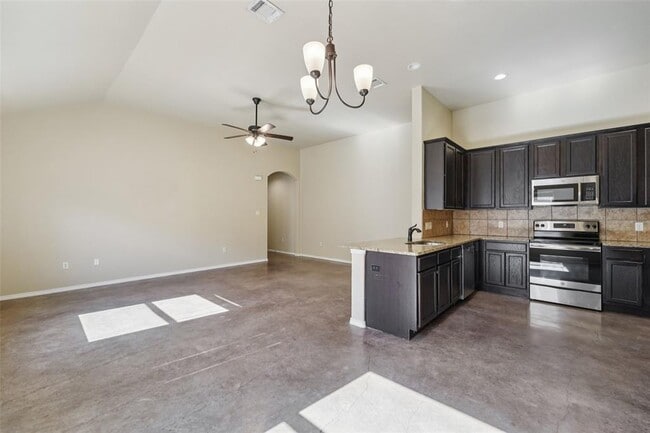 Building Photo - 402 Jack Rabbit Ln