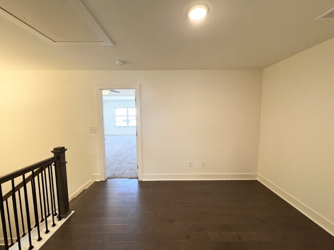 Building Photo - Stylish 3BR Townhome with Private Yard & T...