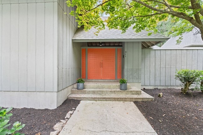 Building Photo - 211 Wendwood Dr