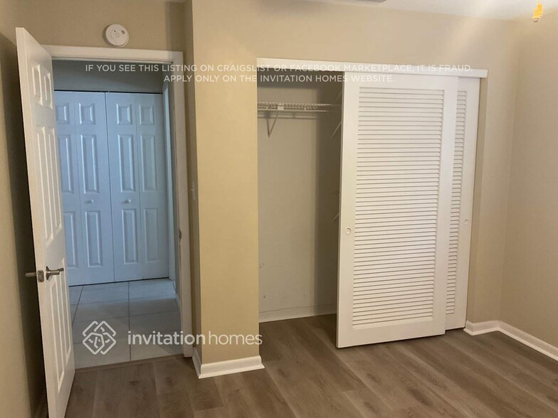 Building Photo - 9057 Lynwood Dr