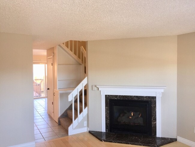 Building Photo - 8084 Lexington Park Dr