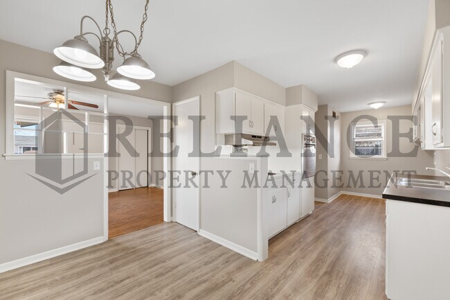 Building Photo - 3240 S Custer Ave