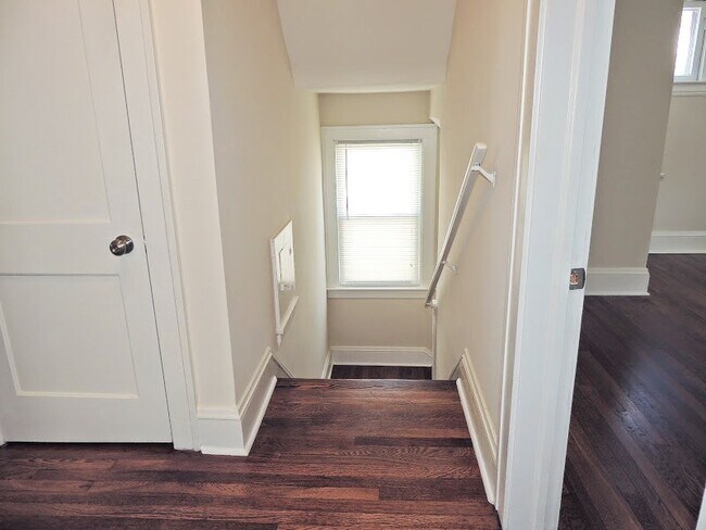 Building Photo - 3 Bed - 1.5 Bath Colonial for Rent in Cleveland Heights!