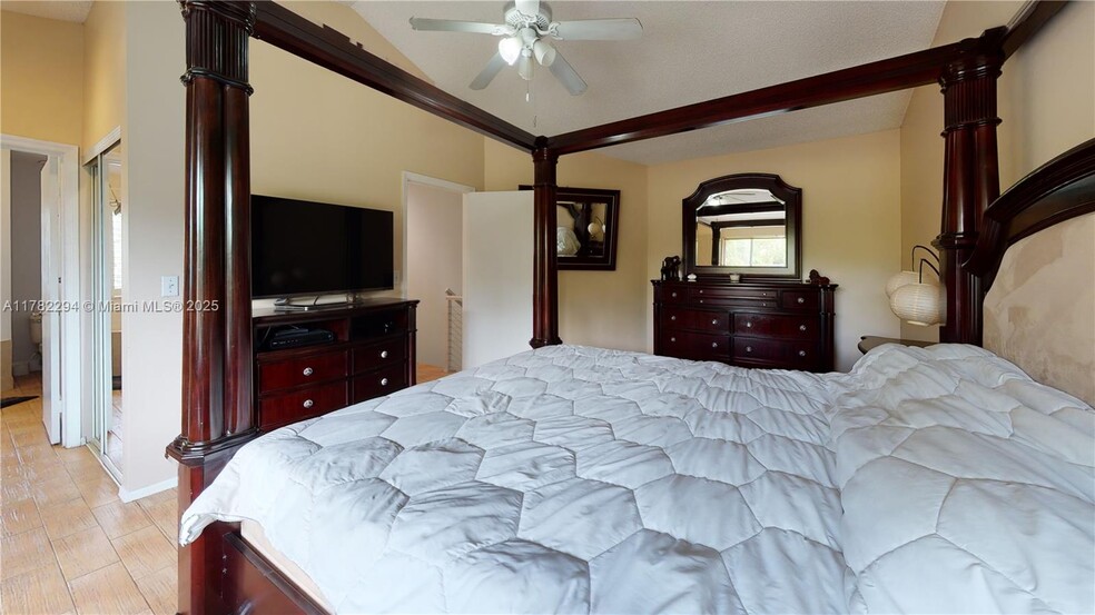 Building Photo - 3965 Hyde Park Cir