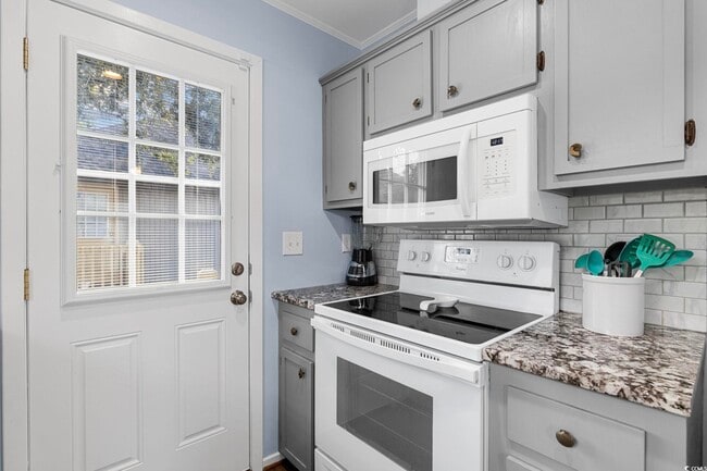 Building Photo - 9506 Knights Ct
