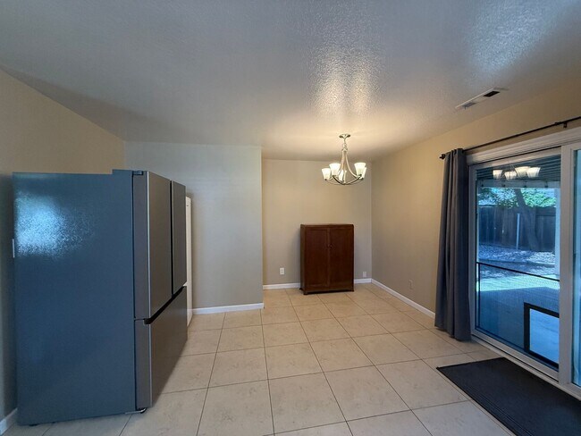 Building Photo - 1460 Berry Dr