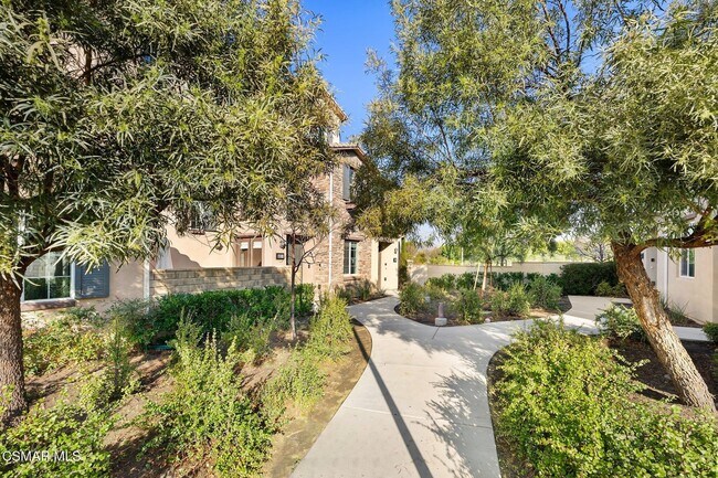 Building Photo - 425 Stratus Ln