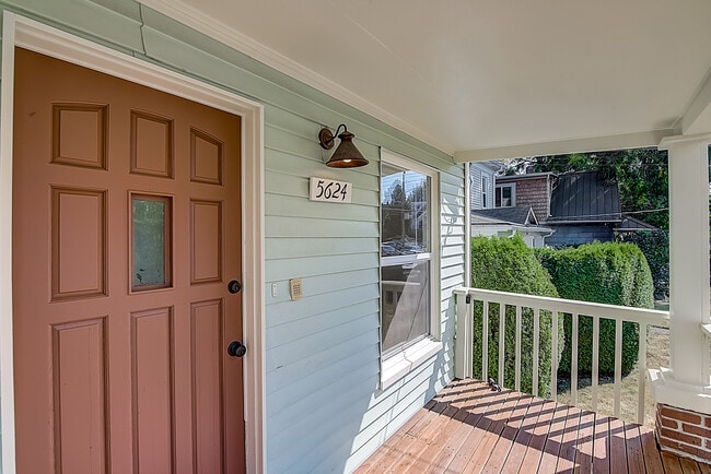 Building Photo - 5624 Brooklyn Ave NE