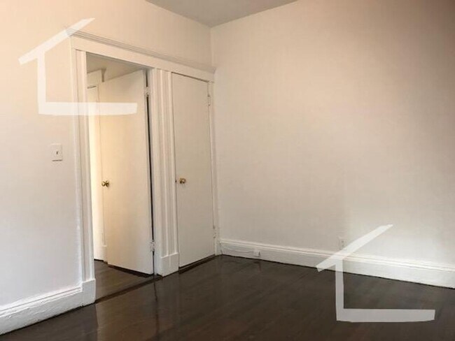 Building Photo - Amazing 2 bed 1 bath in Allston....