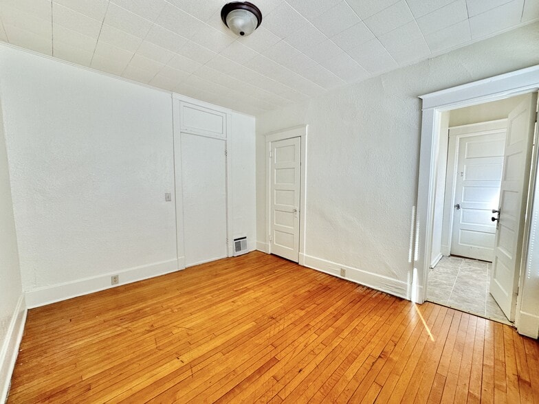 Building Photo - 255 S Jackson St