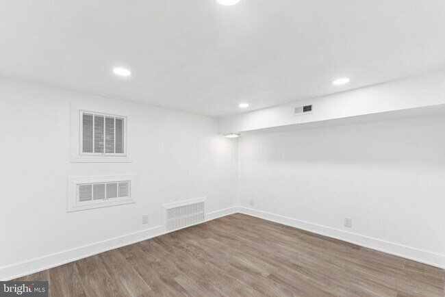 Building Photo - 807 N 42nd St