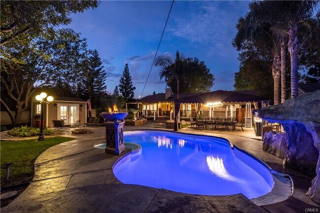 Building Photo - 18834 Devonshire St