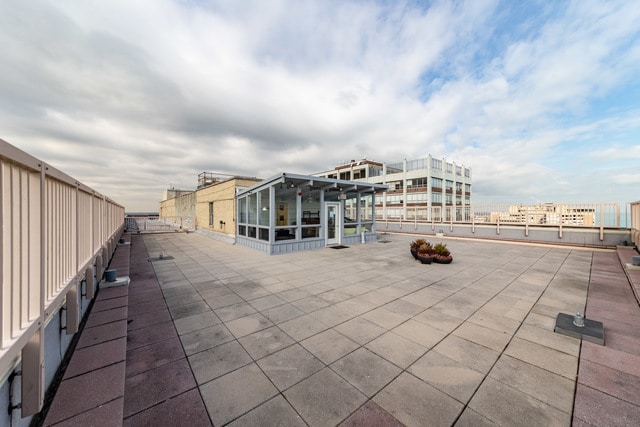 Building Photo - 6157 N Sheridan Rd