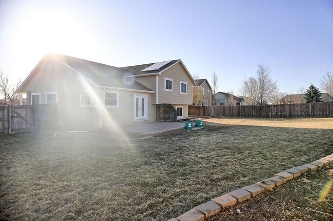 Building Photo - Charming 3 Bedroom Across from Playground & Large Fenced Yard