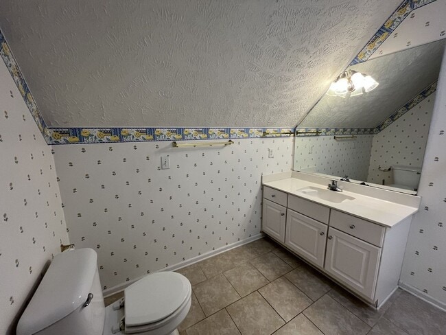 Building Photo - Super spacious 5 bedroom/3.5 bath home for...