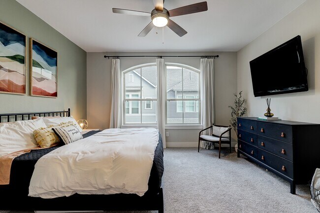 Building Photo - 10934 Brambling Wood Dr