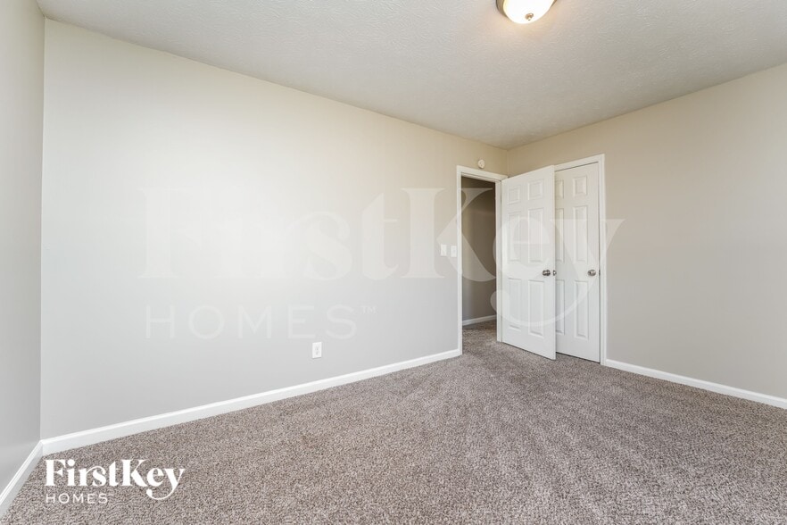 Building Photo - 3724 Red Rose Ct