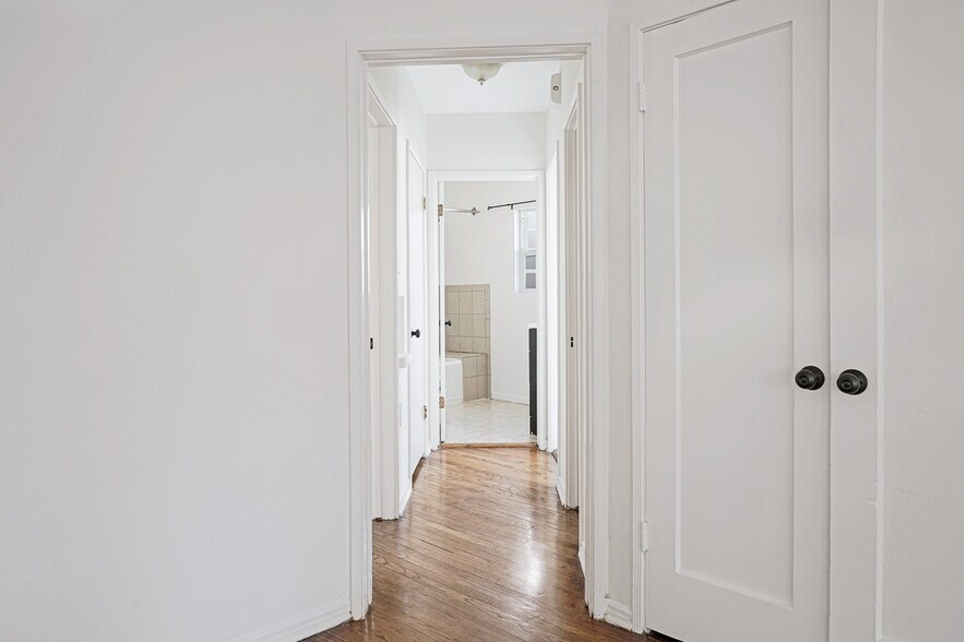 Building Photo - 615 N Coronado St