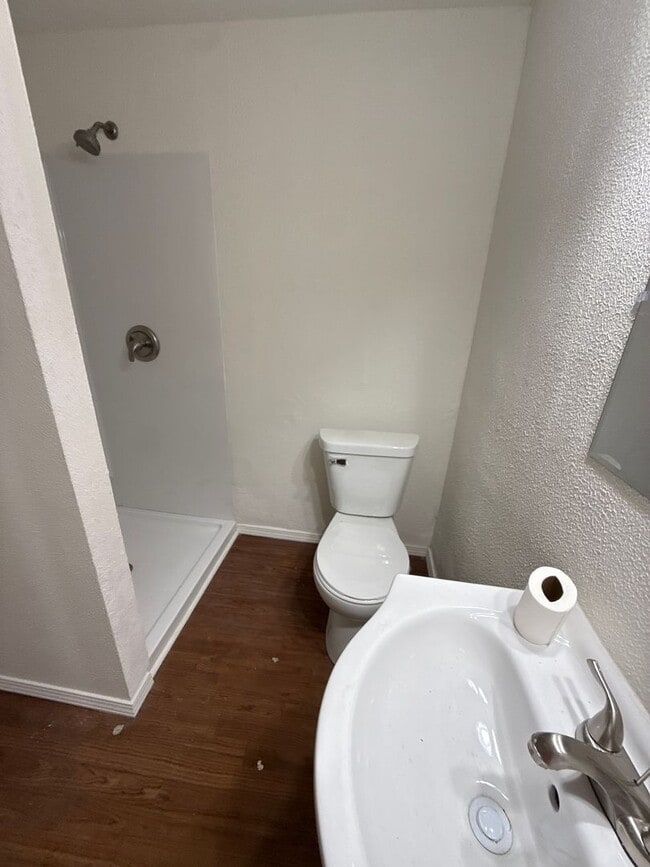 Building Photo - 3 bedroom/2 bath house