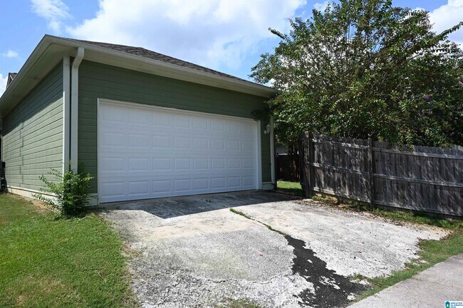 Building Photo - 2126 Russet Meadows Ln