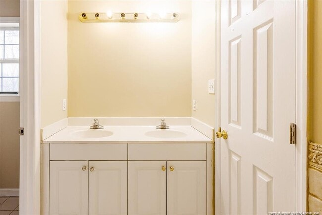 Building Photo - 8528 English Saddle Dr