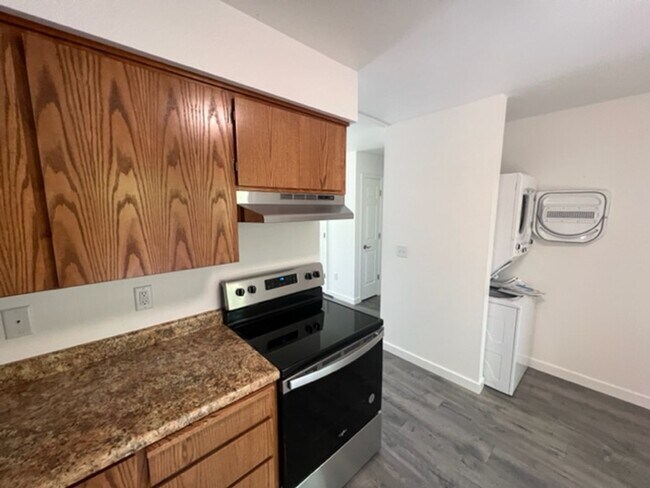 Building Photo - 192 S Church St