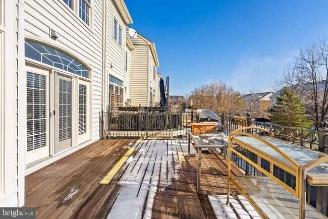 Building Photo - 43789 Water Bay Terrace