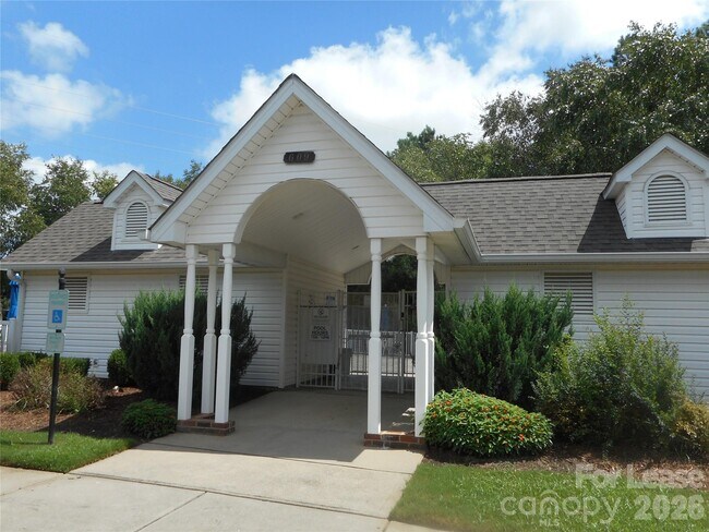 Building Photo - 322 Deep Water Ln