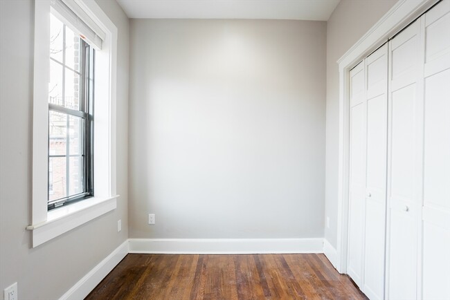 Building Photo - 534 Tremont St