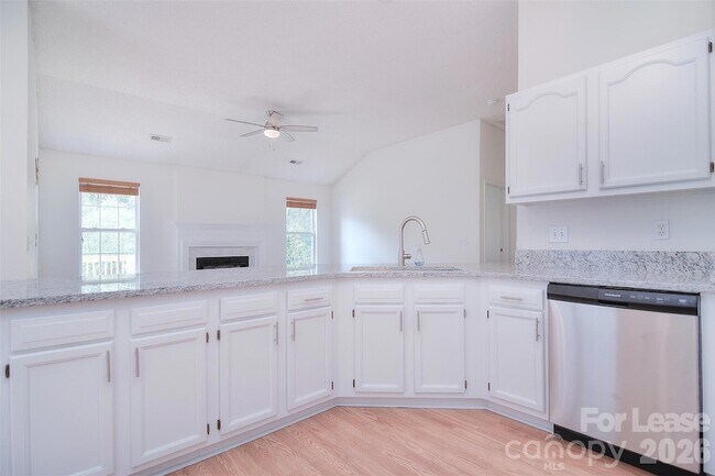 Building Photo - 550 Carlisle Dr